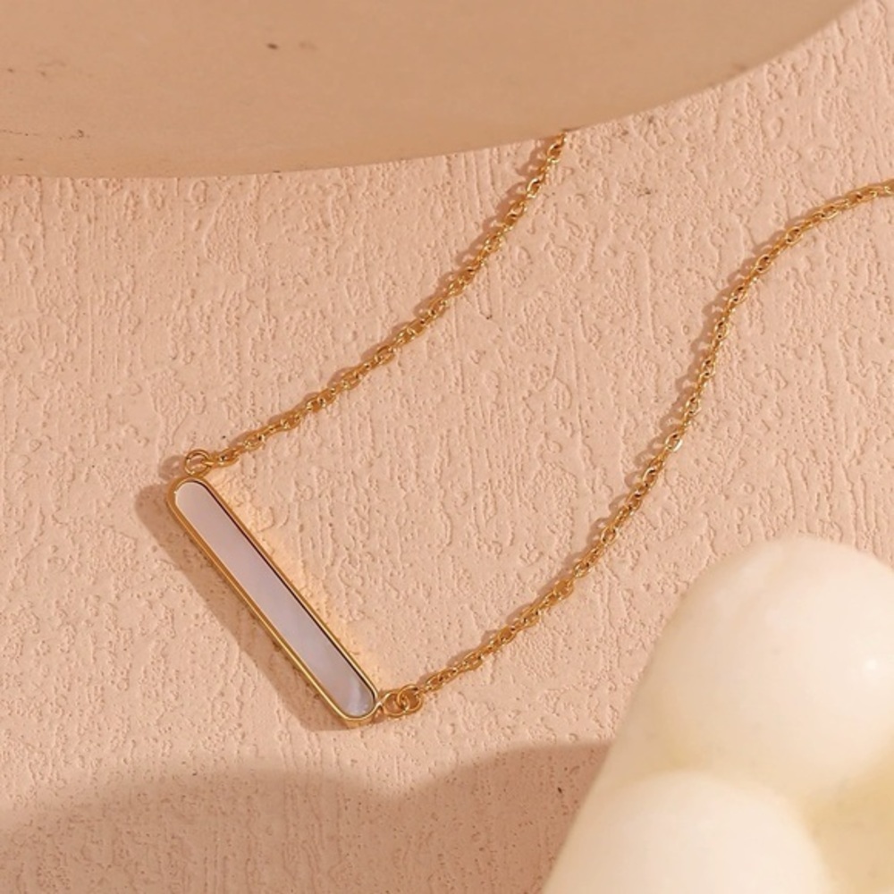 - - - 18K Gold Vermeil White mother of Pearl   Necklace